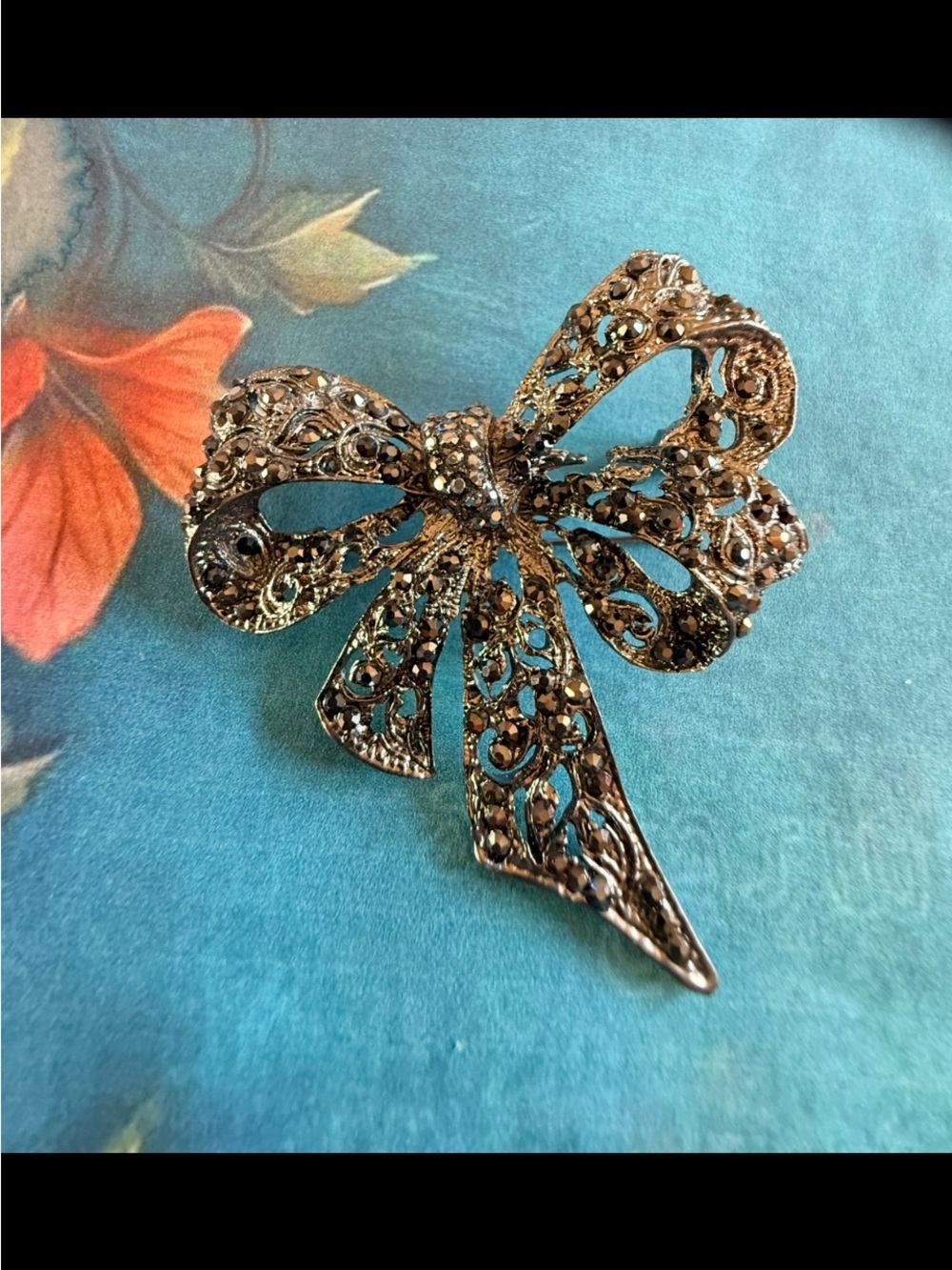 Vintage-Style Black Filigree Bow Brooch - Women Jewelry